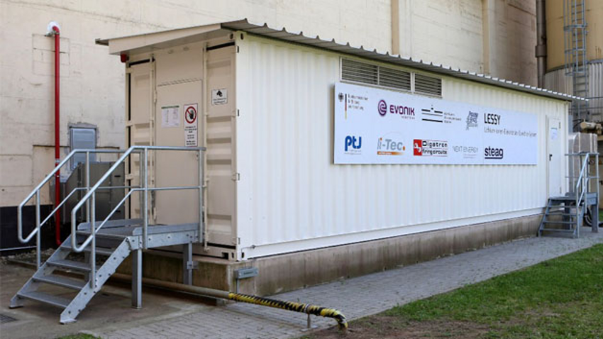 Große Energiespeicher: Lithium-Ionen-Akku mit 700 kWh geht an den Start ...